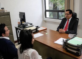 Edomex forma a miles de abogados que tiene la esperanza de ocupar un sitio en el mercado laboral