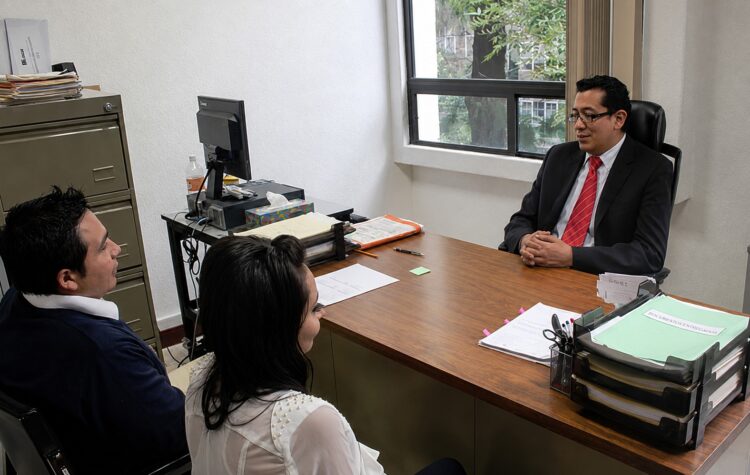 Edomex forma a miles de abogados que tiene la esperanza de ocupar un sitio en el mercado laboral
