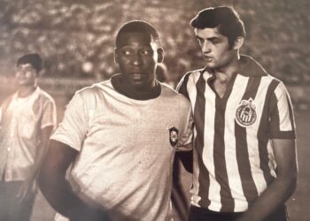 En la ciudad de Mérida se exhibe una muestra fotográfica, de uno de los futbolistas que han dejado huella en el mundo, se trata del Rey Pelé.