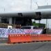 Familiares de Teodoro García Simental, conocido como “El Teo” realizaron este lunes una protesta en la caseta El Dorado