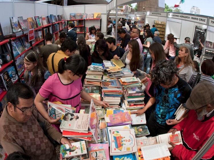 El Gran Remate de Libros 2026 regresa a CDMX con ejemplares desde 10 pesos, discos y películas en el Monumento a la Revolución. | AMEXI/FOTO: cultura.cdmx.gob.mx