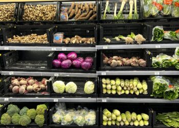 Canasta básica baja 0.69% en julio, pero consumo sigue débil