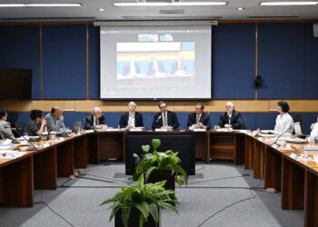 Marchan hacia CU para exigir aplicación de examen presencial y resultados en investigaciones de examen adminsión en línea.