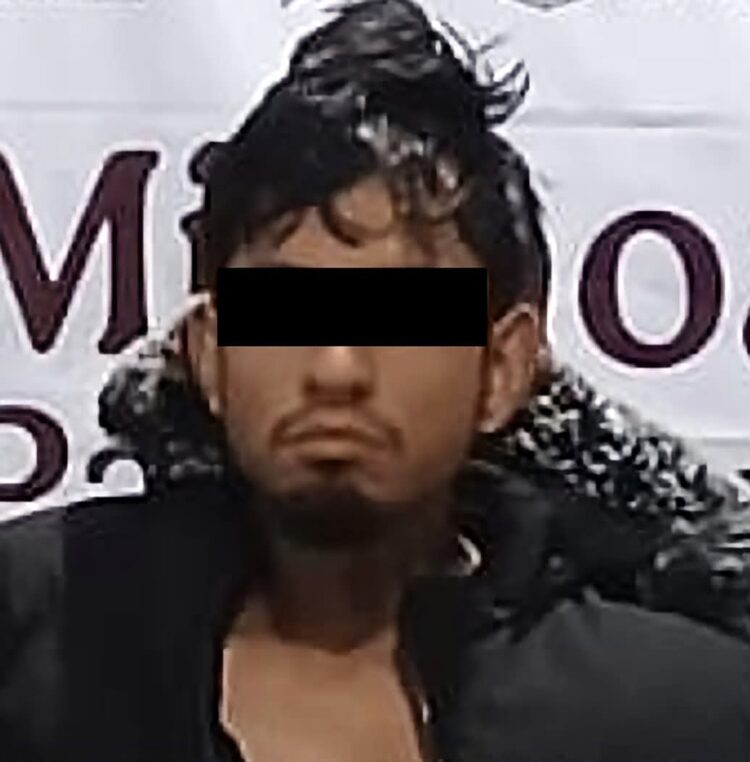 Desde Ciudad de Hidalgo, Michoacán se reporta que en un operativo se detuvo a un presunto integrante del CJNG.