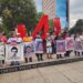Padres de los 43 estudiantes desaparecidos de Ayotzinapa acusan que el gobierno pretenda regresar a la versión del PRI.