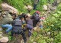 En la Sierra de Guadalupe un hombre de 77 años cae ocho metros a una cañada y sobrevive, es rescatado por gurpos de emergencia del Edomex