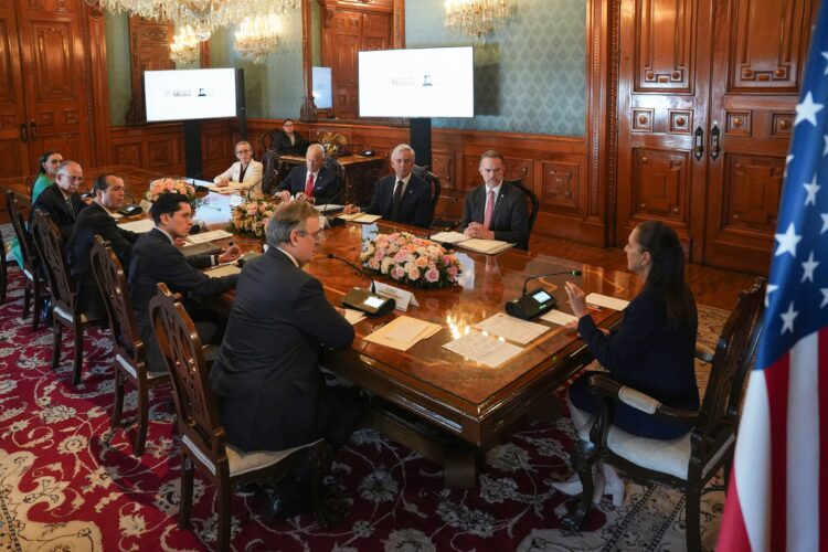 México y EU revisan T-MEC en Palacio Nacional