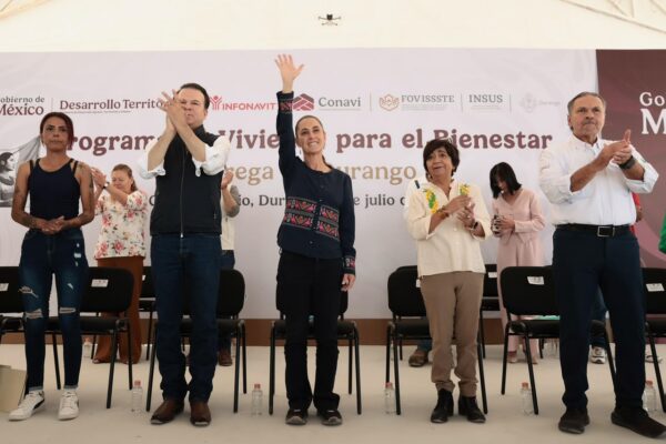 en el estado de Durango, la presidenta Sheinbaum visitó la Comarca Lagunera para la entrega del programa Vivienda para el Bienestar