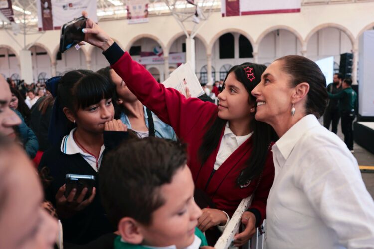 heinbaum logra gira por Zacatecas rodeada por la CNTE; anuncia nueva beca para universitarios