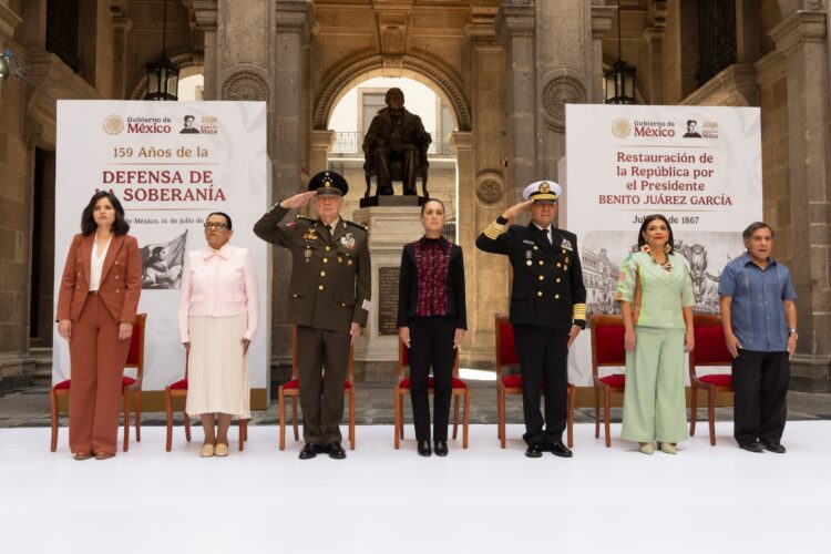 En el Patio de Honor de Palacio Nacional conmemoran el 159 Aniversario de la Restauración de la República