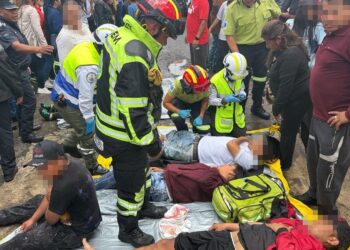 Siete personas resultaron afectadas por la caída de un rayo la tarde de este domingo en las inmediaciones del cerro de Santiago Tlacotepec