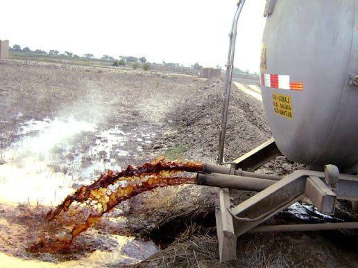 La contaminación por vinazas daña severamente los suelos, arroyos y cuerpos de agua en las zonas productoras.