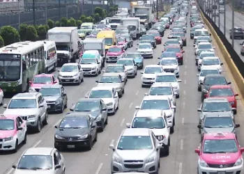 Hoy no circula: martes 18 de agosto, engomado rosa y placas 7 y 8