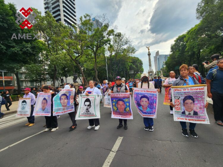 El comité de padres y madres de los 43 estudiantes de Ayotzinapa, se reunen con Claudia Sheinbaum, este 27 de agosto, para conocer de los avances de la investigación