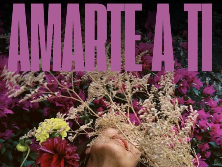 Bárbara Mori lanza "Ámate a ti" y revela que escribir un guion la llevó a perdonar a su padre
