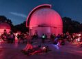 Científicos y curiosos observaron juntos el eclipse lunar parcial en Texas