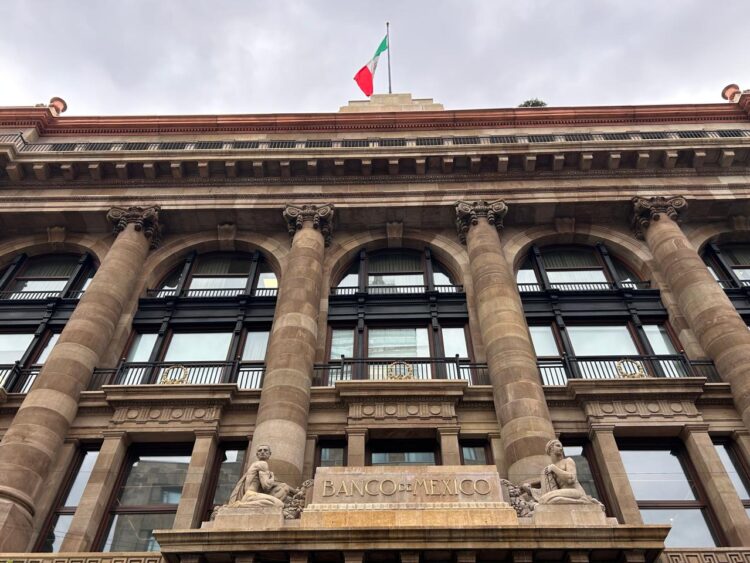 Banxico mantiene tasa de interés en 6.50% tras menor inflación