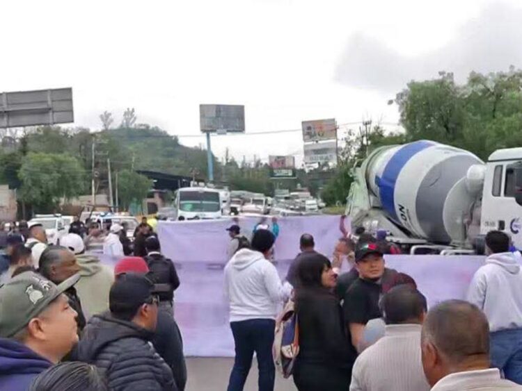 Carpeta de investigación Bloqueo en la autopista México-Pachuca, a la altura de San Juan Ixhuatepec. AMEXI Foto RRSS