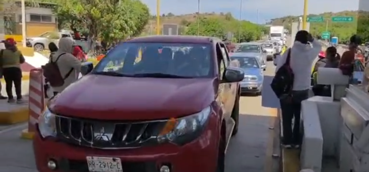 Protesta en Oaxaca: exigen a CAPUFE tratar aguas residuales y evitar contaminación