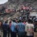 El colapso de un vertedero de basura en las afueras de Conakry, capital de Guinea, mató a al menos 30 personas y sepultó decenas de viviendas.