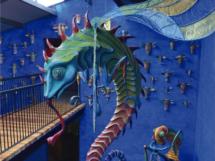 Artesanías y piezas de arte popular elaboradas a mano en Valle de Bravo, Estado de México.