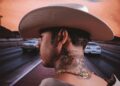 Natanael Cano presenta su nuevo álbum Natanael Cano Vol. 1, con el que retoma los corridos tumbados desde una perspectiva más madura.