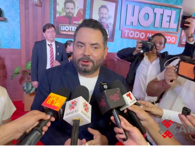 José Eduardo Derbez habla con medios de comunicación sobre su relación con Paola Dalay y asegura que ambos están bien y felices.
