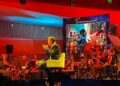 Emmanuel durante la presentación de “Emmanuel Sinfónico”, proyecto con el que celebra 50 años de trayectoria musical.