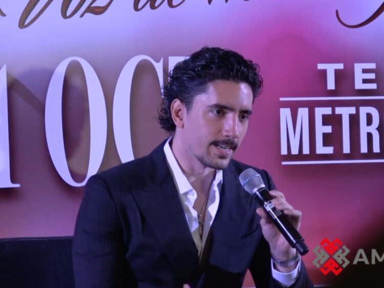 Alex Fernández durante una conferencia de prensa en la Ciudad de México, donde habló sobre su próximo concierto en el Teatro Metropólitan y su gira “Voz de mi Sangre”.