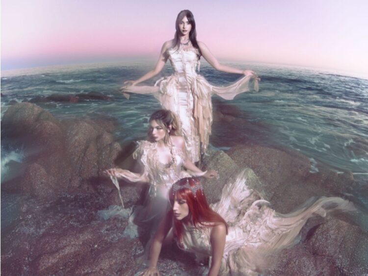 The Warning, trío de hermanas originarias de Monterrey, presenta su quinto álbum de estudio, Everything’s Falling, tras el éxito de “Kerosene”.