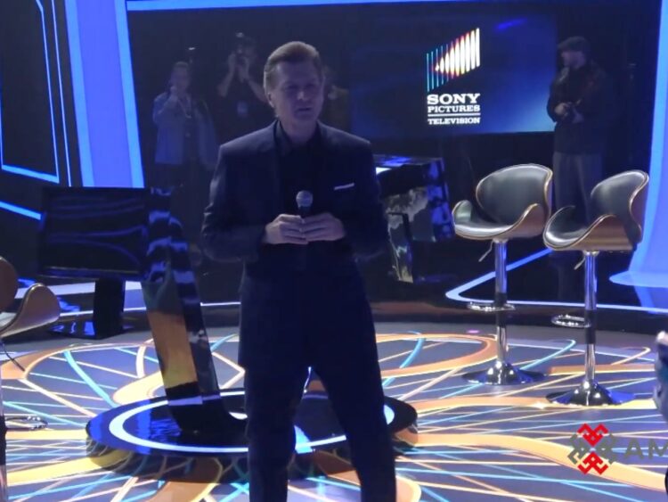 Enrique de la Madrid durante la presentación de “¿Quién quiere ser millonario?”, programa que conducirá en su nueva versión para la televisión mexicana.