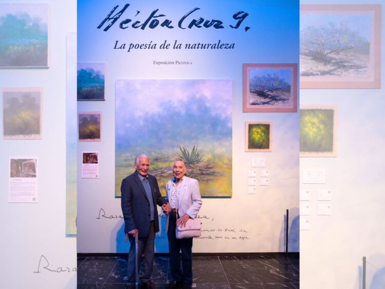 El maestro Héctor Cruz García durante la inauguración de “La poesía de la naturaleza” en el Museo de Historia Natural, exposición que reúne parte de su trayectoria artística y obra inédita.