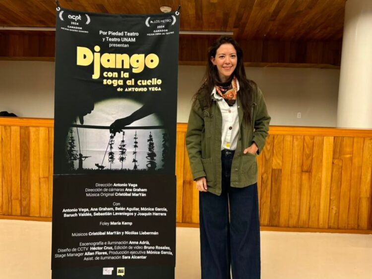 Fernanda Castillo durante el inicio de temporada de Django con la soga al cuello en el Centro Cultural del Bosque, donde acompañó al elenco como madrina de honor.