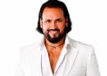 El tenor mexicano Umberto Veloz durante una presentación artística, como parte del lanzamiento de su proyecto RENACER 2026/2027.