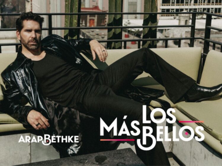 Arap Bethke, actor mexicano, posa durante su participación en la edición 2026 de “Los 50 Más Bellos” de People en Español.