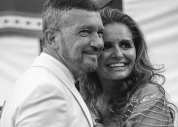 Antonio Banderas y Sandra García-Sanjuán posan como anfitriones de la XVII Gala Starlite Occident, evento benéfico que reunirá a artistas, empresarios y líderes de opinión en Marbella.