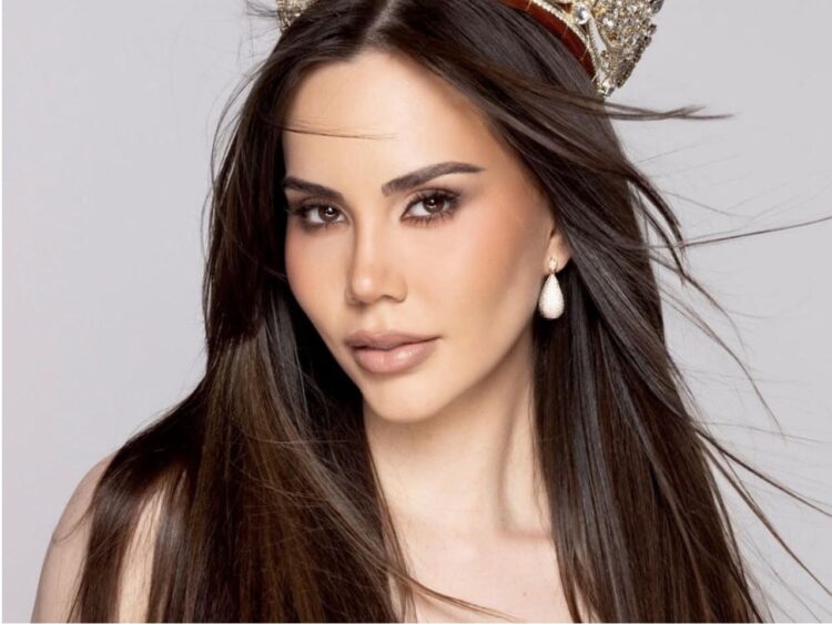 Ximena Ochoa, representante de la Ciudad de México en Miss Universe México 2026, posa durante una sesión fotográfica previa a la final nacional del certamen.