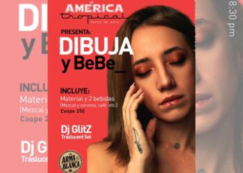 Asistentes participan en una sesión de dibujo con modelo en vivo en América Tropical, espacio cultural de la Roma Sur.