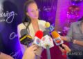 Gala Montes durante un encuentro con medios, donde habló de su proyecto musical y de la posibilidad de organizar una pelea de box entre su mamá y Doña Alegría.