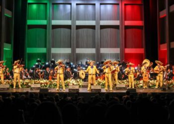 Mariachis mexicanos e internacionales participan en el XXXIII Encuentro Internacional del Mariachi y la Charrería en Guadalajara, Jalisco.