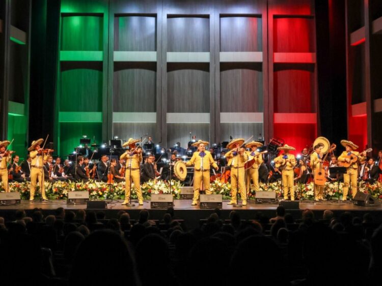 Mariachis mexicanos e internacionales participan en el XXXIII Encuentro Internacional del Mariachi y la Charrería en Guadalajara, Jalisco.