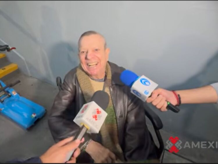 César Bono durante la celebración de las 530 representaciones de “Defendiendo al Cavernícola”, obra que protagoniza desde hace casi 25 años.