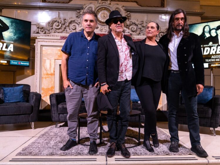 Cecilia Toussaint, José Manuel Aguilera, Federico Fong y Alfonso André, integrantes de MADREPERLA, durante la presentación de su nuevo proyecto musical.