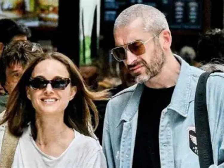Natalie Portman, actriz estadounidense-israelí de 45 años, durante una aparición pública. Según medios franceses, habría dado la bienvenida a su tercer hijo junto a Tanguy Destable.