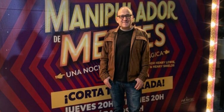 Daniel Ortiz, Daniel Haddad y Miguel Tercero protagonizan El Manipulador de Mentes, una comedia interactiva de mentalismo que se presenta en el Teatro Jorge Negrete.