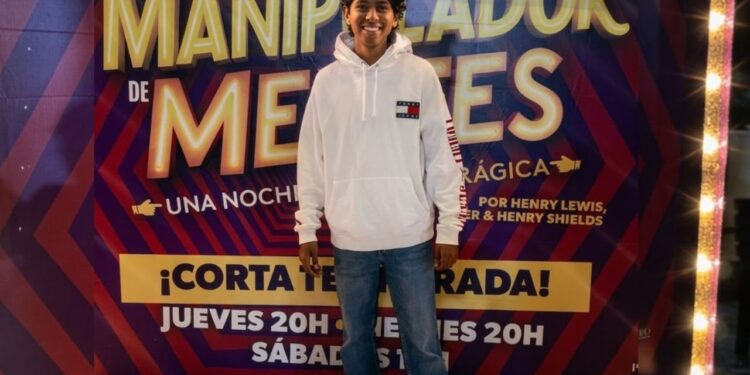 Daniel Ortiz, Daniel Haddad y Miguel Tercero protagonizan El Manipulador de Mentes, una comedia interactiva de mentalismo que se presenta en el Teatro Jorge Negrete.