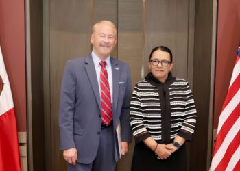 El embajador de Estados Unidos Ronald D. Johnson y la secretaria de Gobernación, Rosa Icela Rodríguez. Agenda bilateral. AMEXI Foto X / rosaicela_