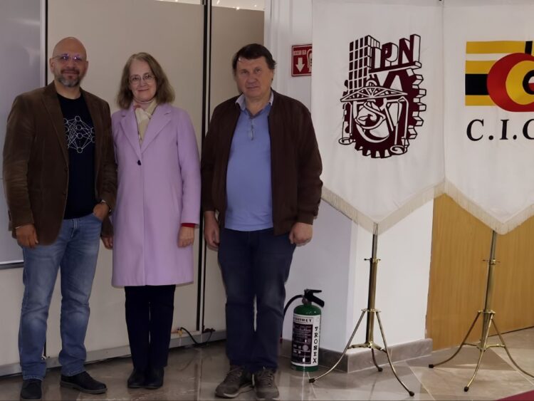 El equipo de investigación sobre traducción de lengua purépecha: Christian E. Maldonado-Sifuentes, Olga Kolesnikova y Grigori Sidorov.