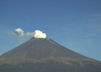 El Popocatépetl registró 26 exhalaciones y un sismo volcanotectónico. Cenapred mantiene el semáforo en Amarillo Fase 2. | AMEXI/FOTO: Cenapred