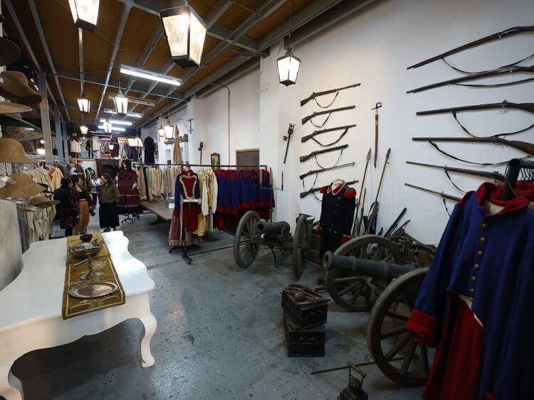 Descubre vestuario, utilería y objetos originales del cine en “La piel de las películas”, exposición permanente en CDMX. | AMEXI/FOTO: cultura.gob.mx
